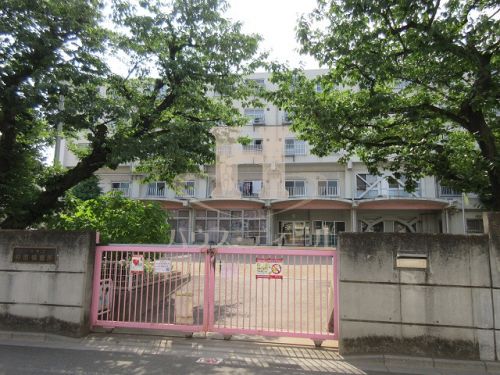 幼稚園・保育園　仲町保育所（幼稚園・保育園）まで576m