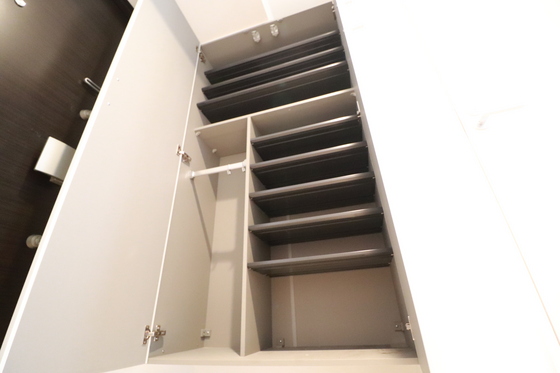 玄関　※別部屋の写真です