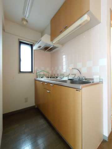 キッチン　別部屋参考写真となります。