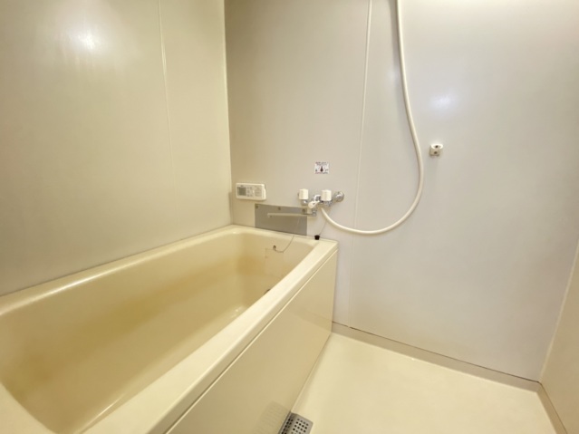 バス・シャワールーム　同タイプの別部屋写真です。