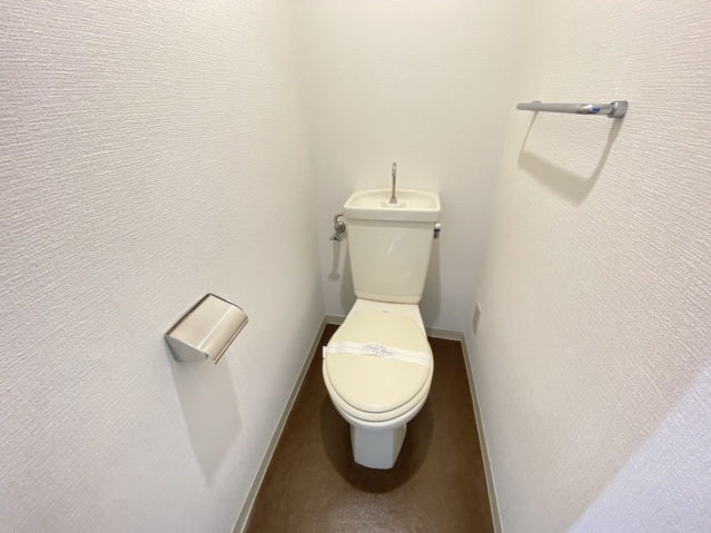 トイレ　同タイプの別部屋写真です。