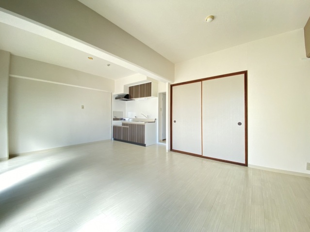 エントランス　同タイプの別部屋写真です。
