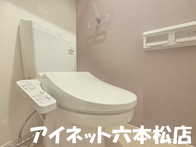 トイレ　清潔感のある空間です。