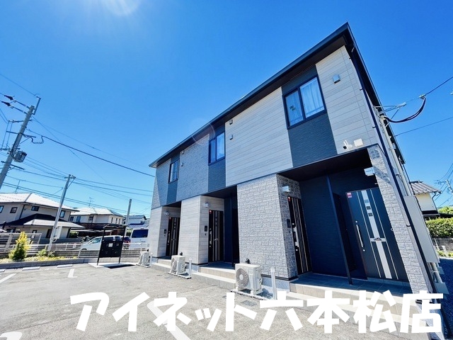 建物外観　間取や内装は現状を優先します