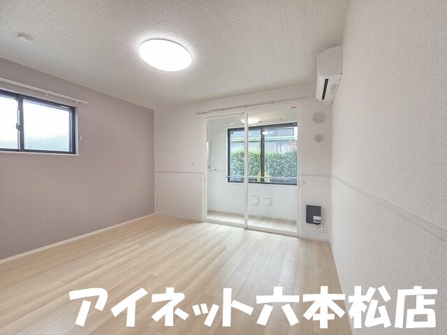 居室・リビング　広々とした洋室です。