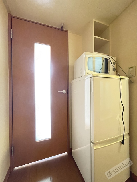 洗面設備　鏡付きの使いやすい洗面です。浴室一体型タイプ。