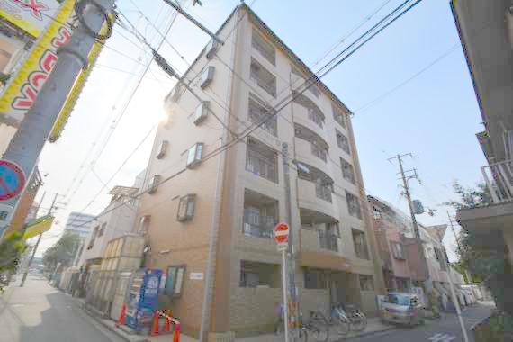 建物外観　存在感のある外観は落ちついた色合いで、堂々としていますね。
