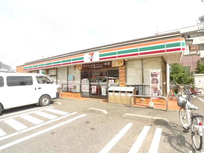 コンビニ　セブンイレブン（コンビニ）まで580m