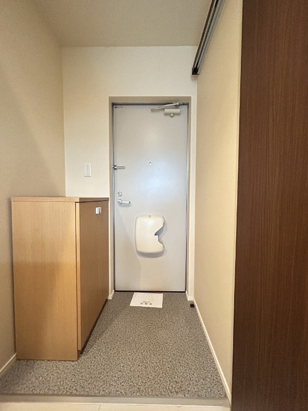 玄関　※別部屋参考写真です