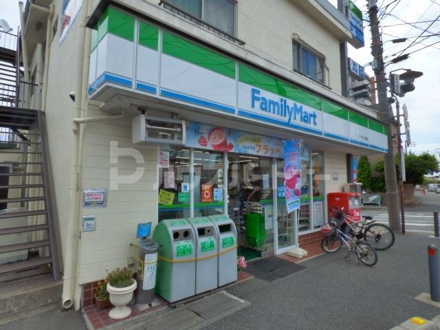 コンビニ　ファミリーマートアイダ八潮店（コンビニ）まで400m