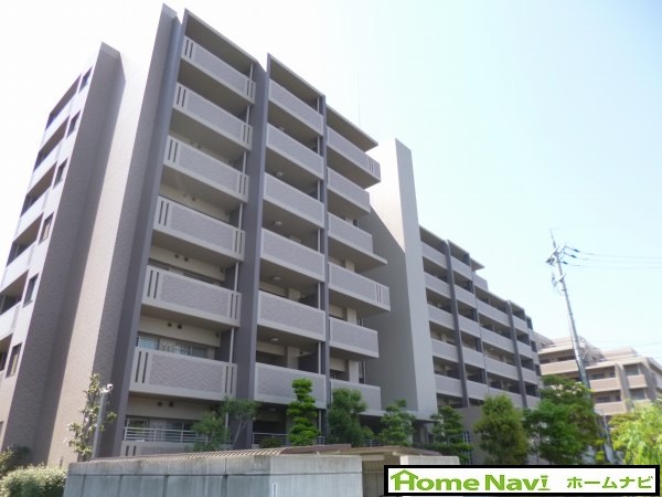 建物外観　「ローレルコート古市5番館」の物件担当：武田です。