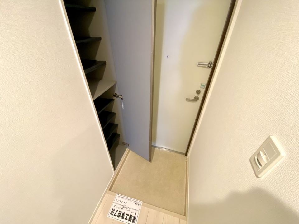 玄関　家具を配置しやすいお部屋です