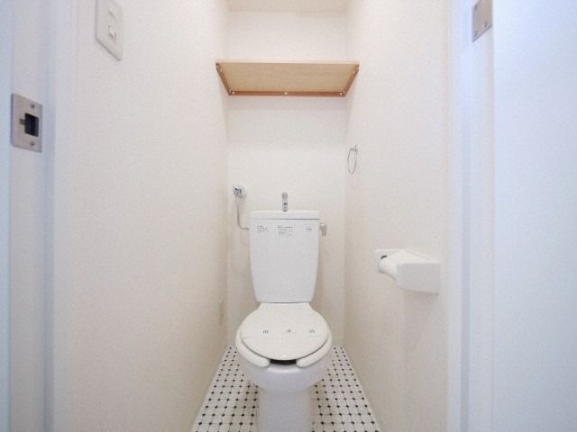 トイレ　同物件・別部屋の写真です
