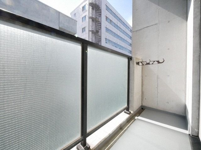 バルコニー　同物件・別部屋の写真です