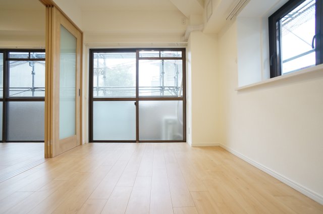 その他　参考、同建物・同間取りの号室　※出窓がございません