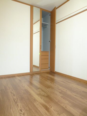 居室・リビング　個人の部屋や寝室として使える洋室です