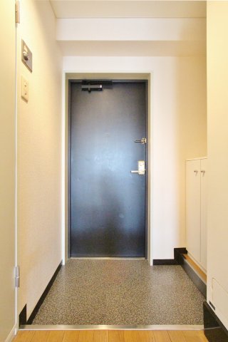 玄関　参考写真（同物件別部屋）