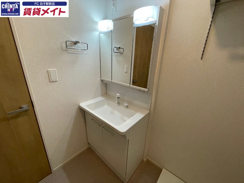 洗面設備　同型参考写真