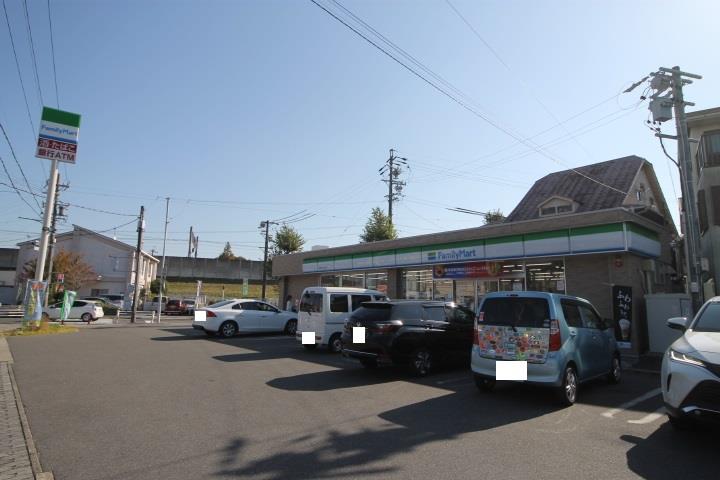 コンビニ　ファミリーマート中川ときわ店（コンビニ）まで487m