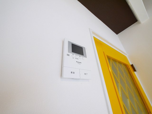 セキュリティ　お顔が見えるモニター付きインターホンで安心。