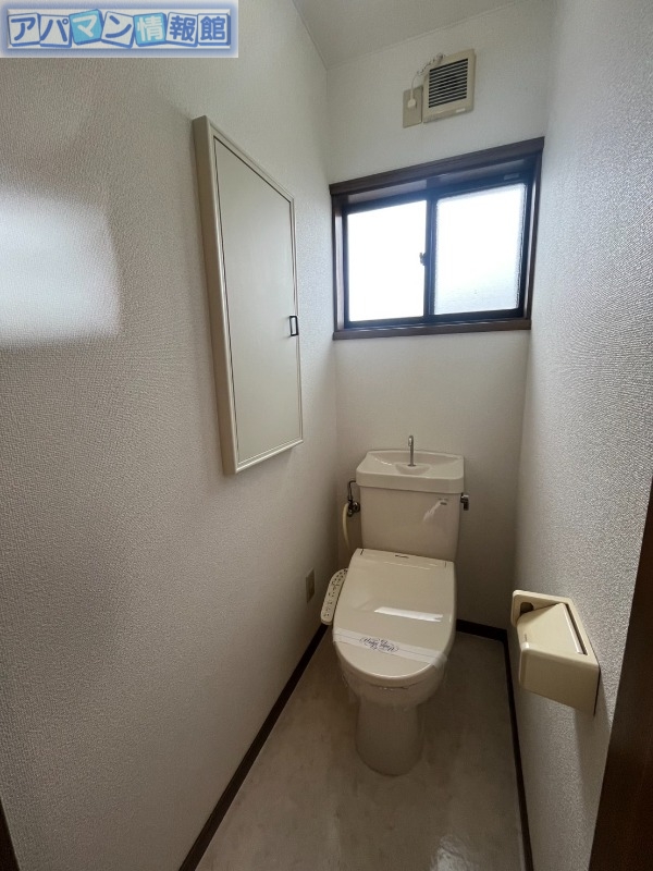 トイレ　※他のお部屋の写真を使用しています。
