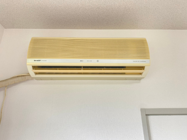 その他設備　リビングのエアコンです