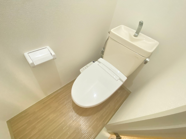 トイレ　ウォシュレット付きです