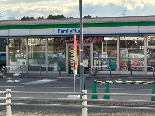 コンビニ　ファミリーマート中津川苗木店（コンビニ）まで647m