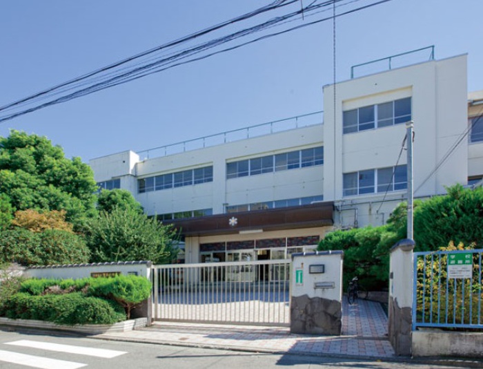 中学校　雪谷中学校（中学校）まで460m