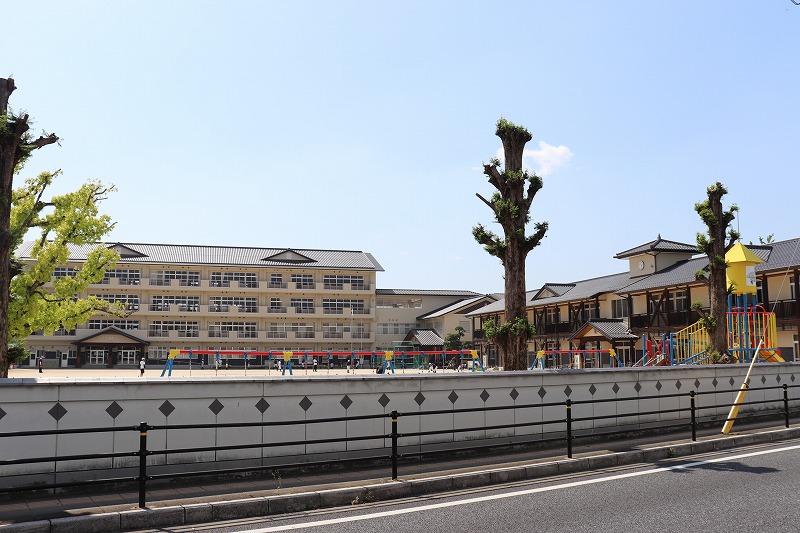小学校　日田市立咸宜小学校（小学校）まで1035m