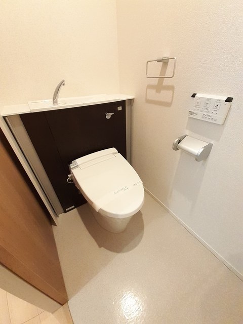 トイレ　温水洗浄便座