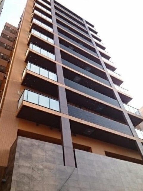 建物外観　１１階建ての賃貸マンション