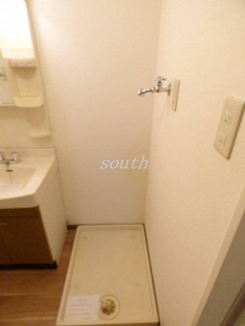 その他設備　室内の洗濯機置き場♪