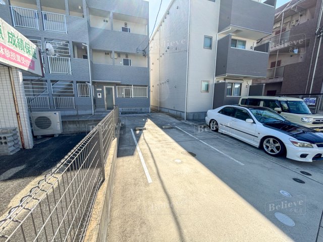 駐車場　駐車スペースもあります☆