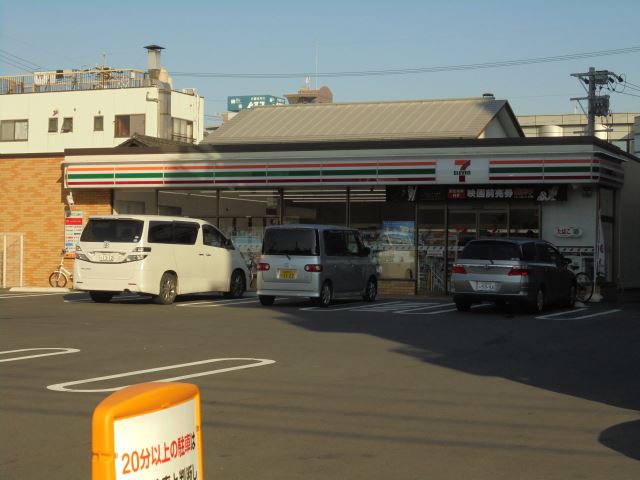 コンビニ　セブンイレブン（コンビニ）まで420m