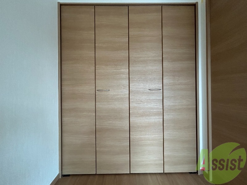収納　洋室にあるクローゼットです。両開きになっています。