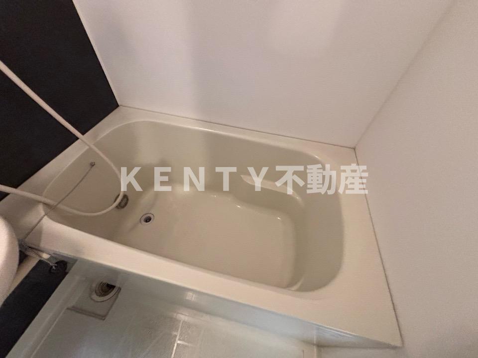 バス・シャワールーム　コンパクトで使いやすいお風呂です