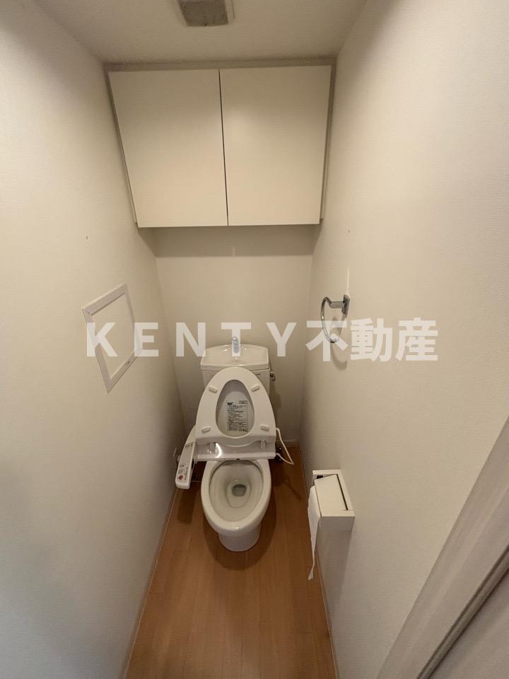 トイレ　落ち着いた色調のトイレです