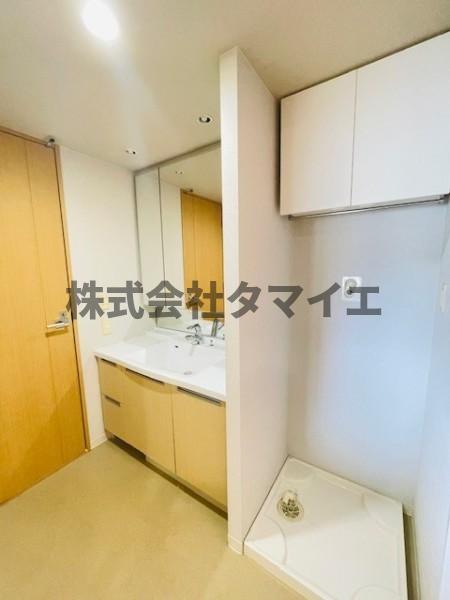 洗面設備　明るい洗面所です