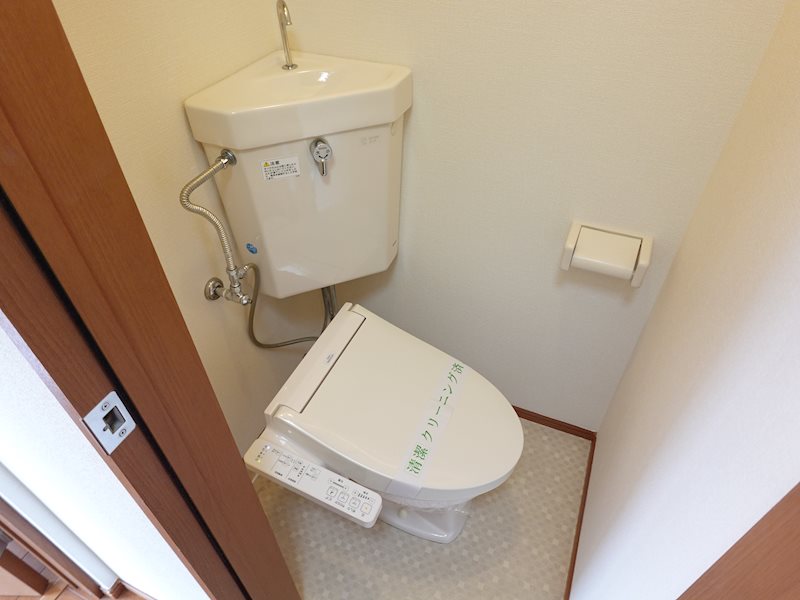 トイレ　温水洗浄便座付き