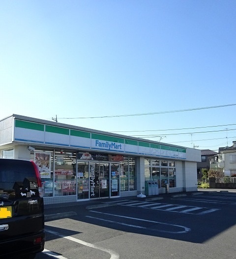 コンビニ　ファミリーマート（コンビニ）まで950m