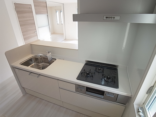 キッチン　システムキッチン３口ガスコンログリル付き
