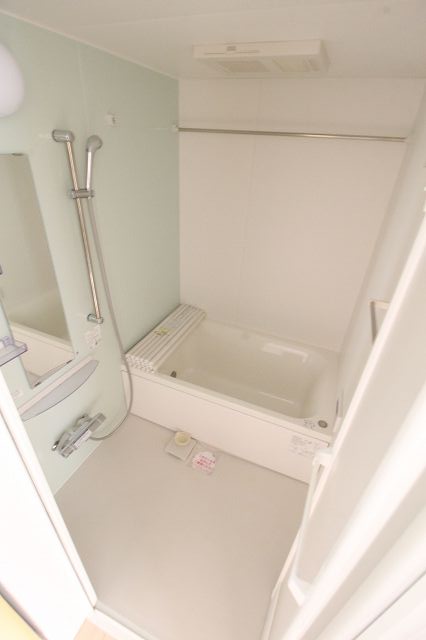 バス・シャワールーム　同物件、別のお部屋の写真です