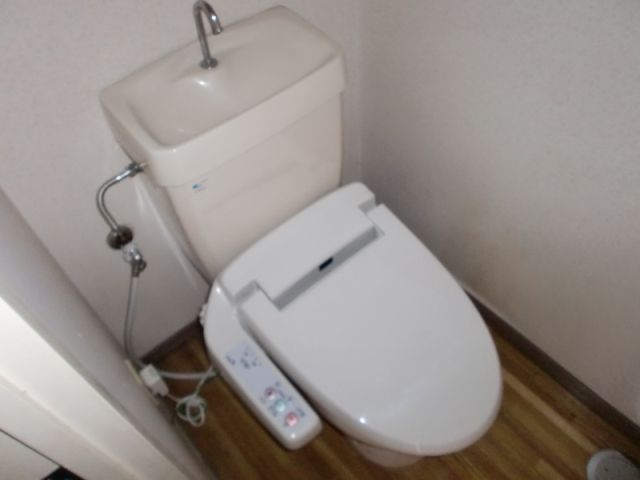 トイレ　うれしいウォシュレット付き