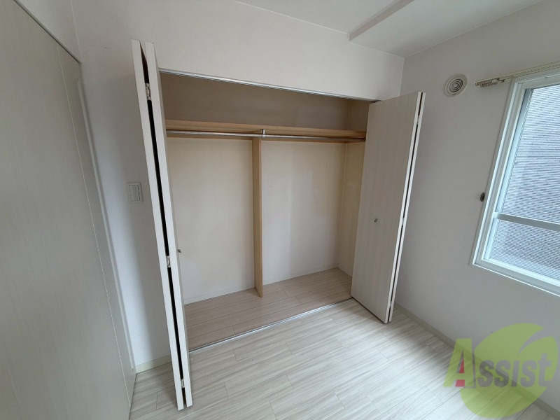 収納　寝室の収納です。部屋がすっきり片付きます。