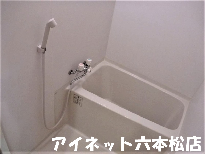 バス・シャワールーム　一日の疲れを癒してください。
