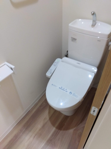 トイレ　別号室の写真です。