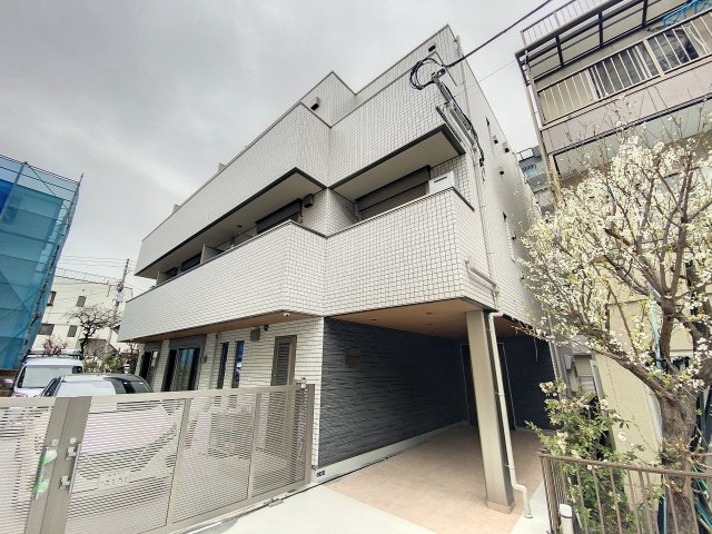 建物外観　横須賀線「新川崎駅」徒歩17分のマンションです。