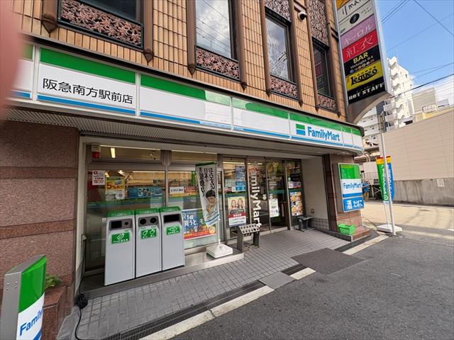 コンビニ　ファミリーマート（コンビニ）まで464m