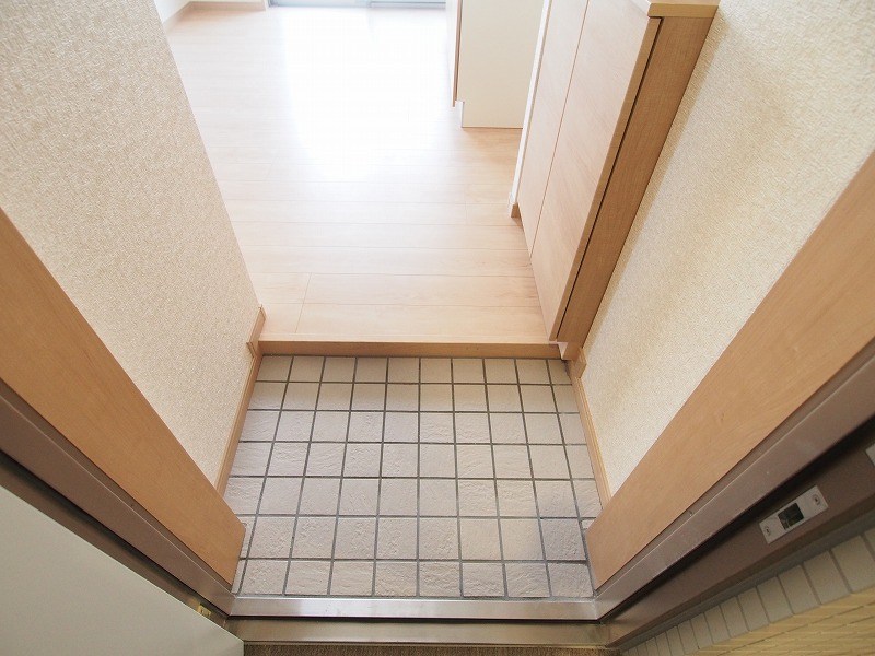 玄関　同間取り別部屋のお写真です。